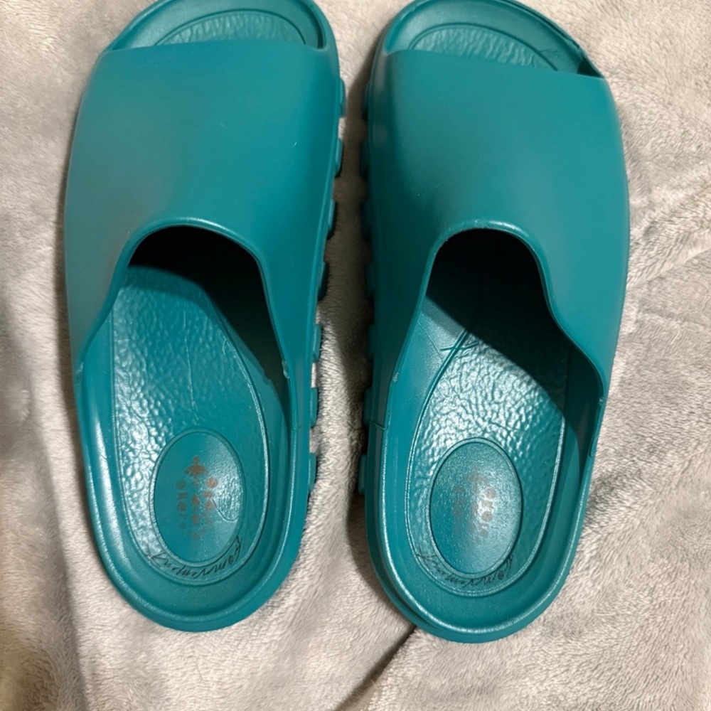 Free People Movement Half Time Slides Size 39 (Large 8.5/9)